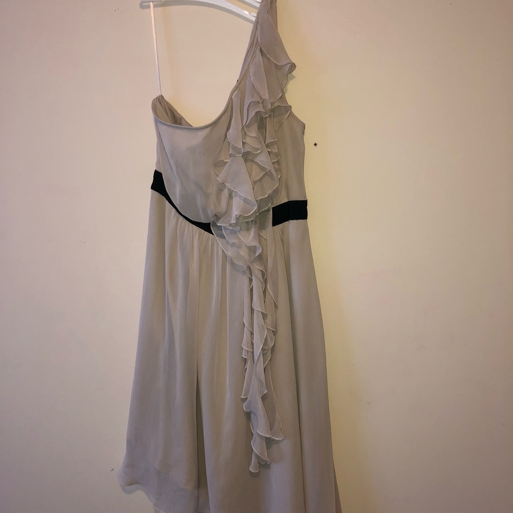 A simple beige dress that will turn heads